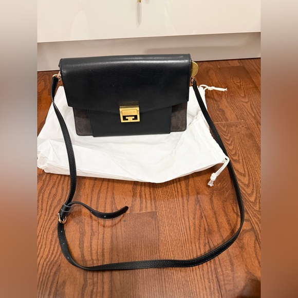 GIVENCHY GV3 Medium Black Smooth Leather & Suede
Shoulder Bag - Picture 12 of 16